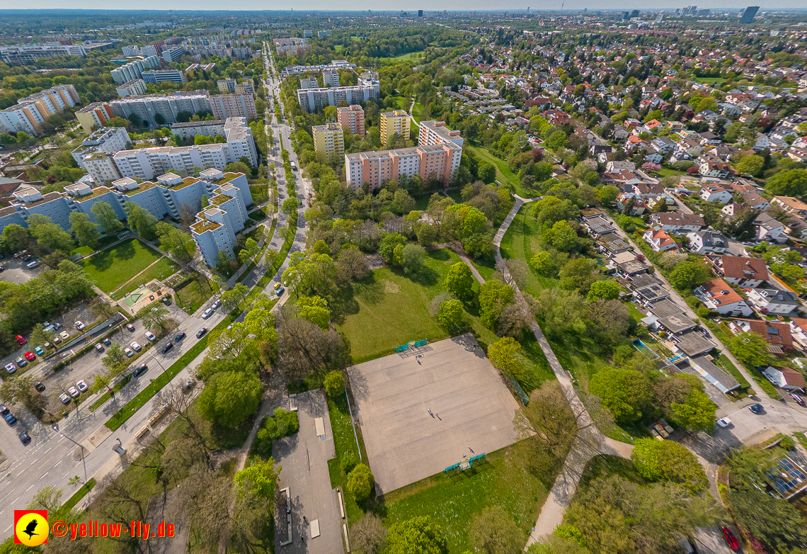 04.05.2023 - Luftbilder vom Marx-Zentrum uns seiner Umgebung in Neuperlach
